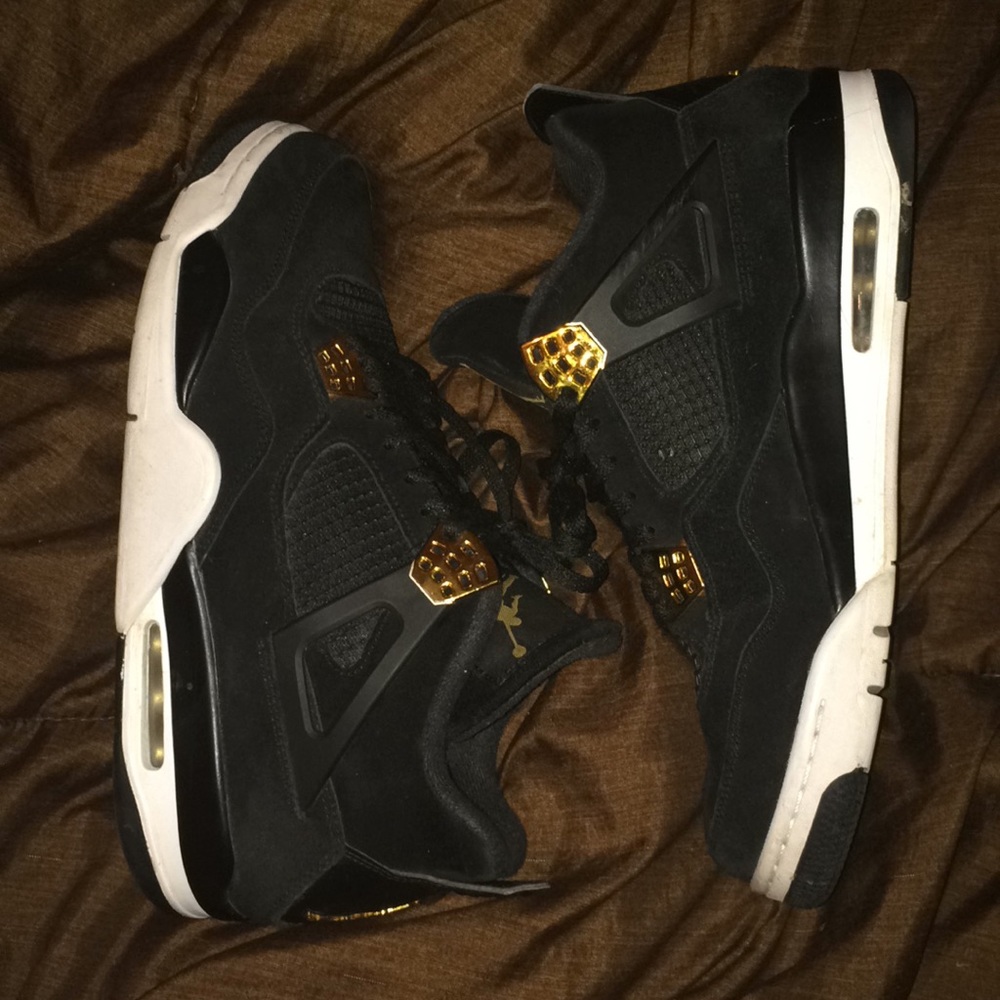 Jordan retro 4 royalty